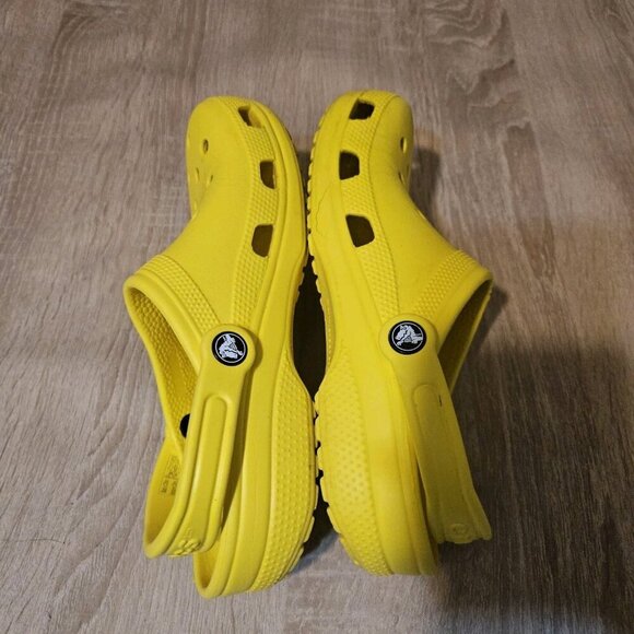 Crocs Bright Yellow Classic Clog Men’s Size 7 Woman’s Size 9 Slip On Shoes - Picture 6 of 8